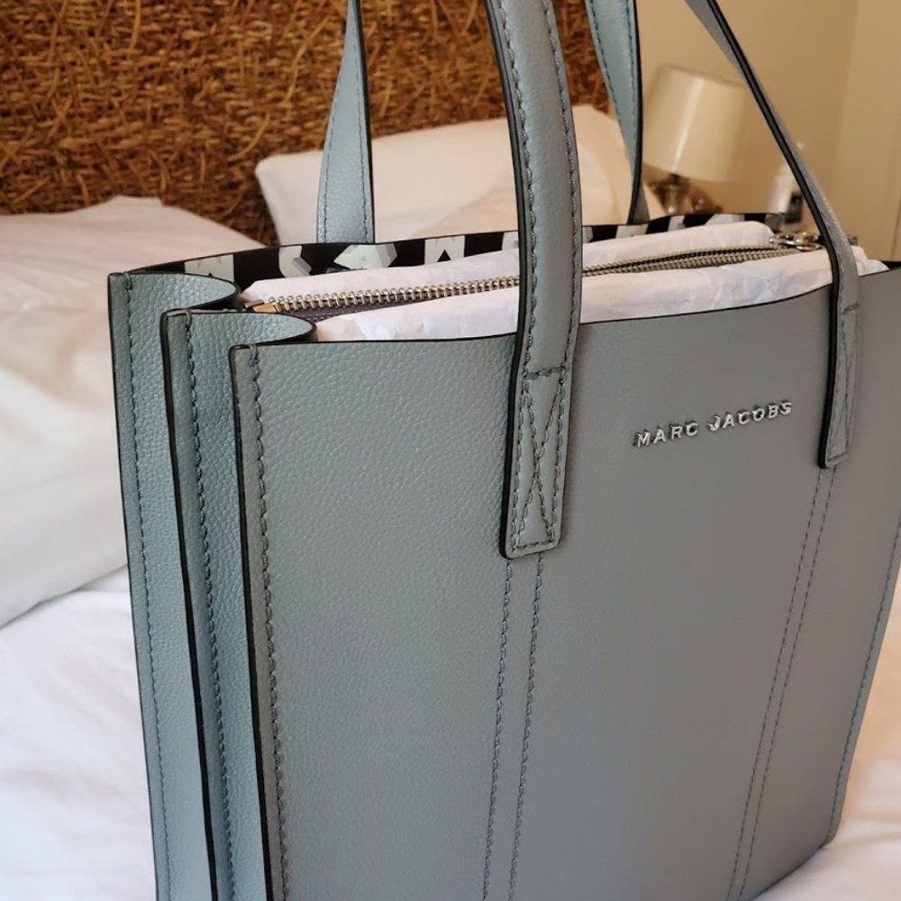 🔥👑🔥 NWT Authentic Marc Jacobs Repeat Tote - Picture 3 of 8